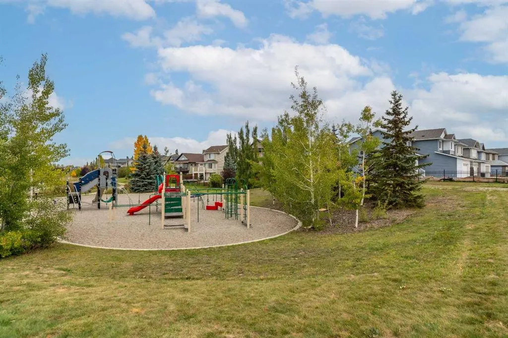 308 Montrose Crescent SE