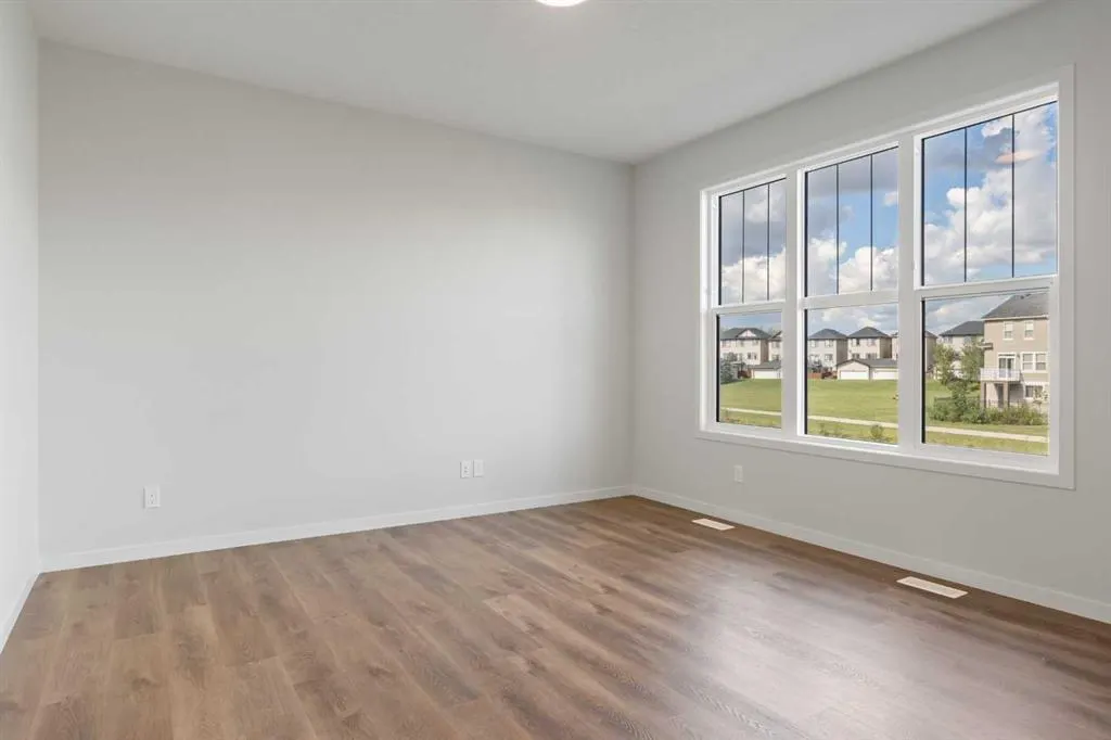 308 Montrose Crescent SE