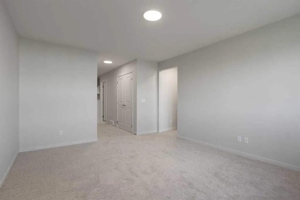 308 Montrose Crescent SE