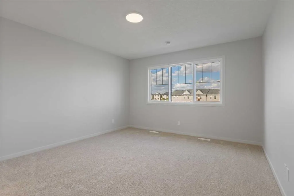 308 Montrose Crescent SE