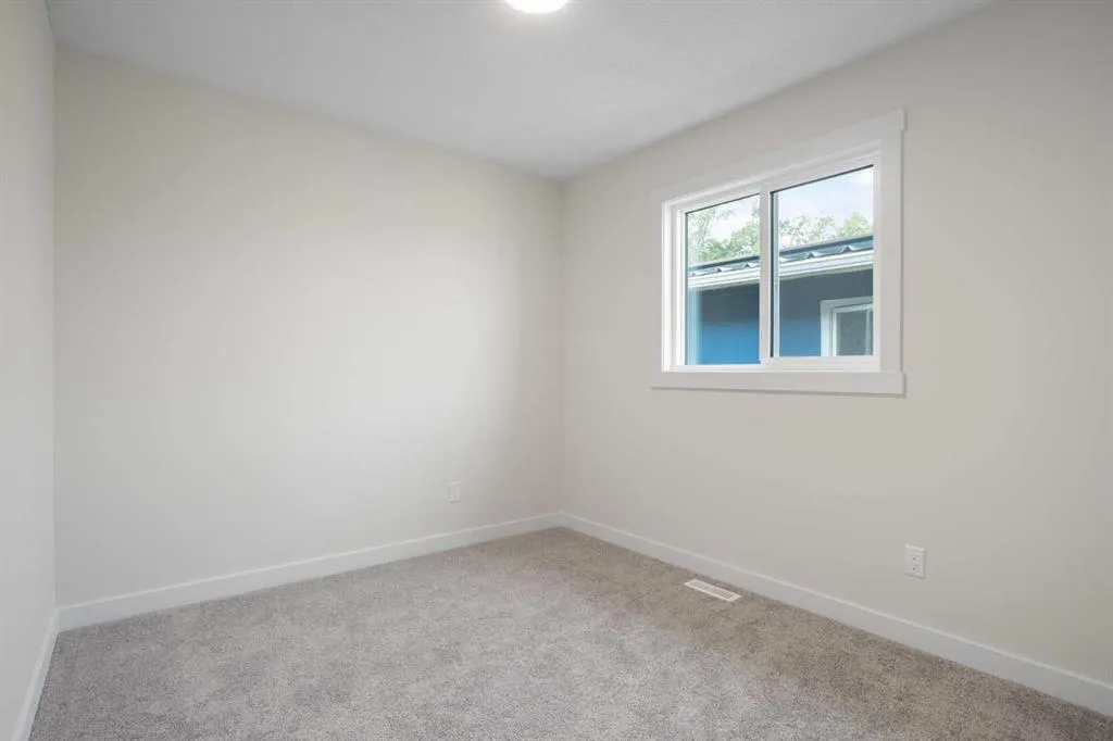 38 4 Avenue SE