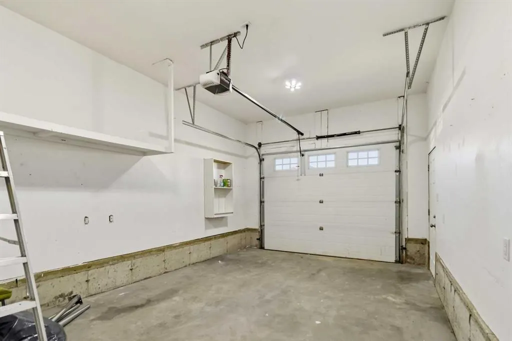 120 Hawthorn Way