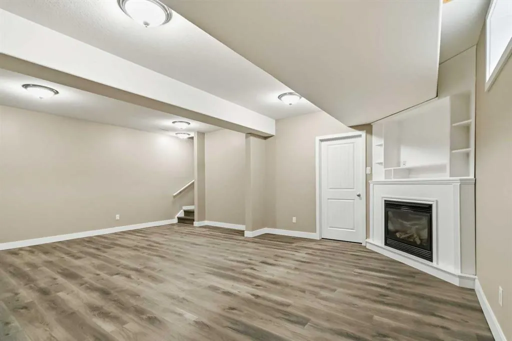 120 Hawthorn Way