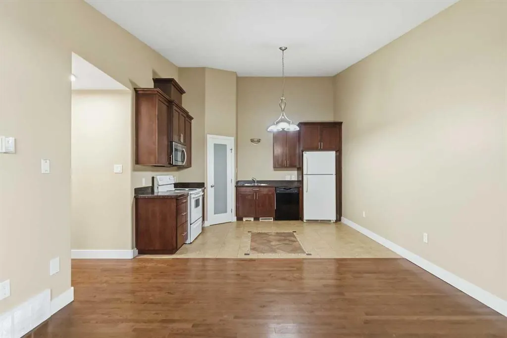 120 Hawthorn Way