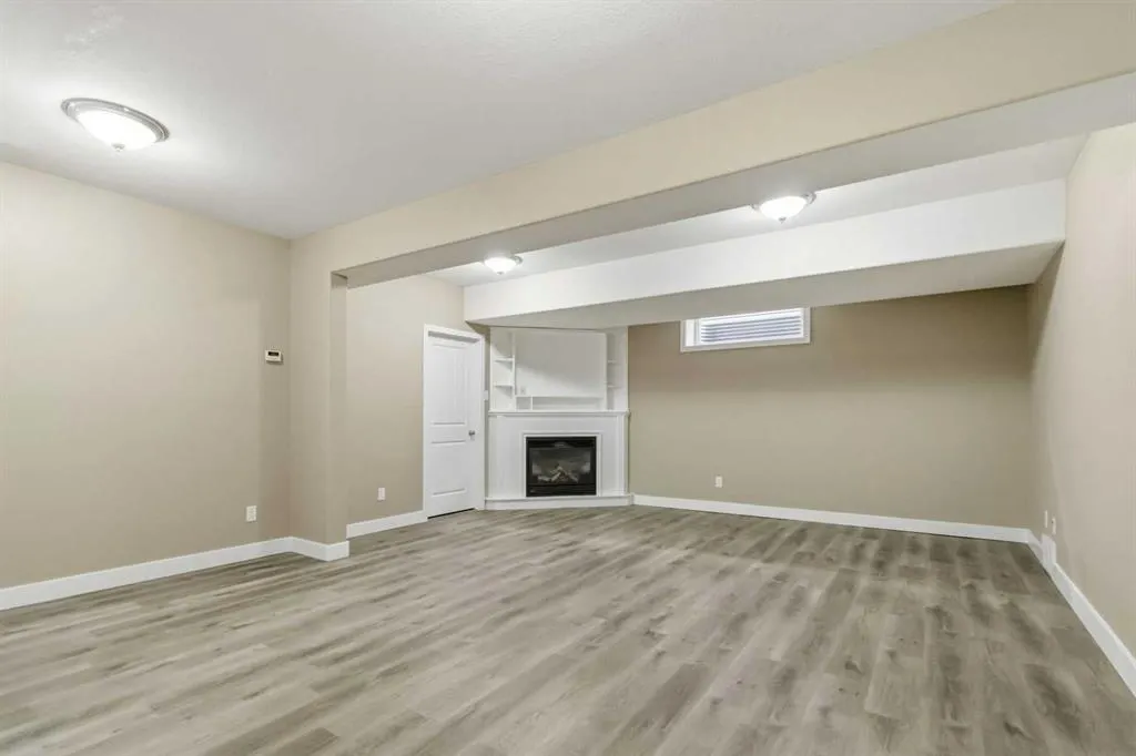 120 Hawthorn Way