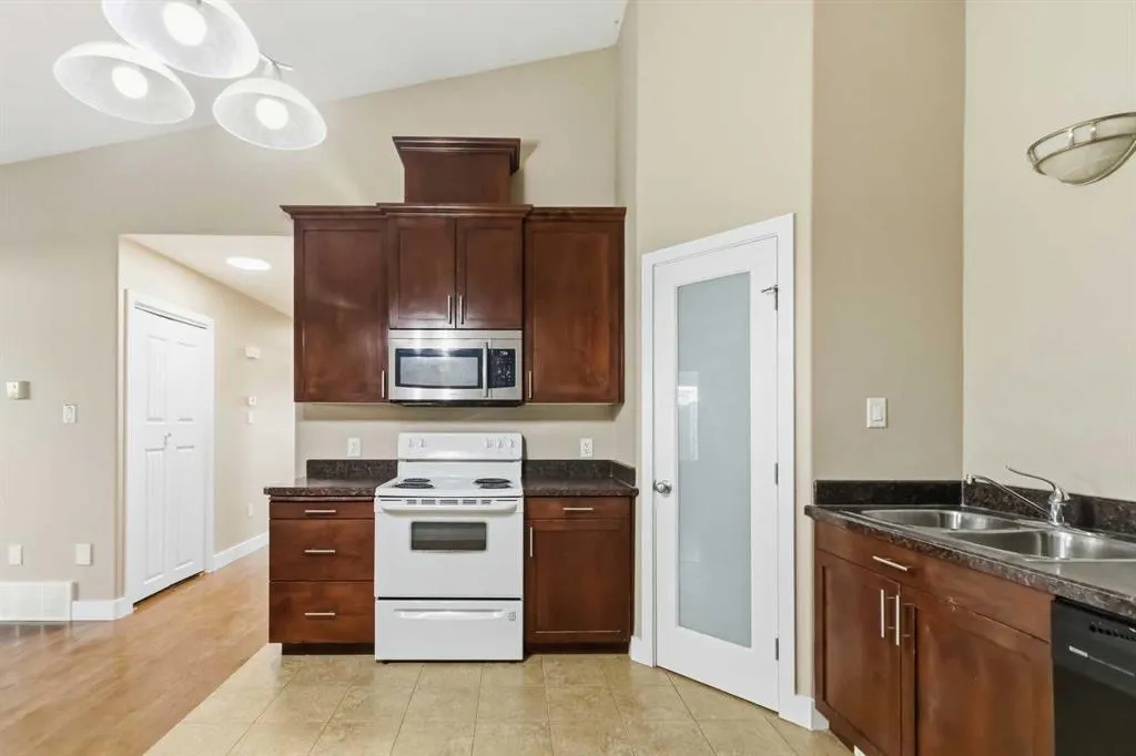 120 Hawthorn Way