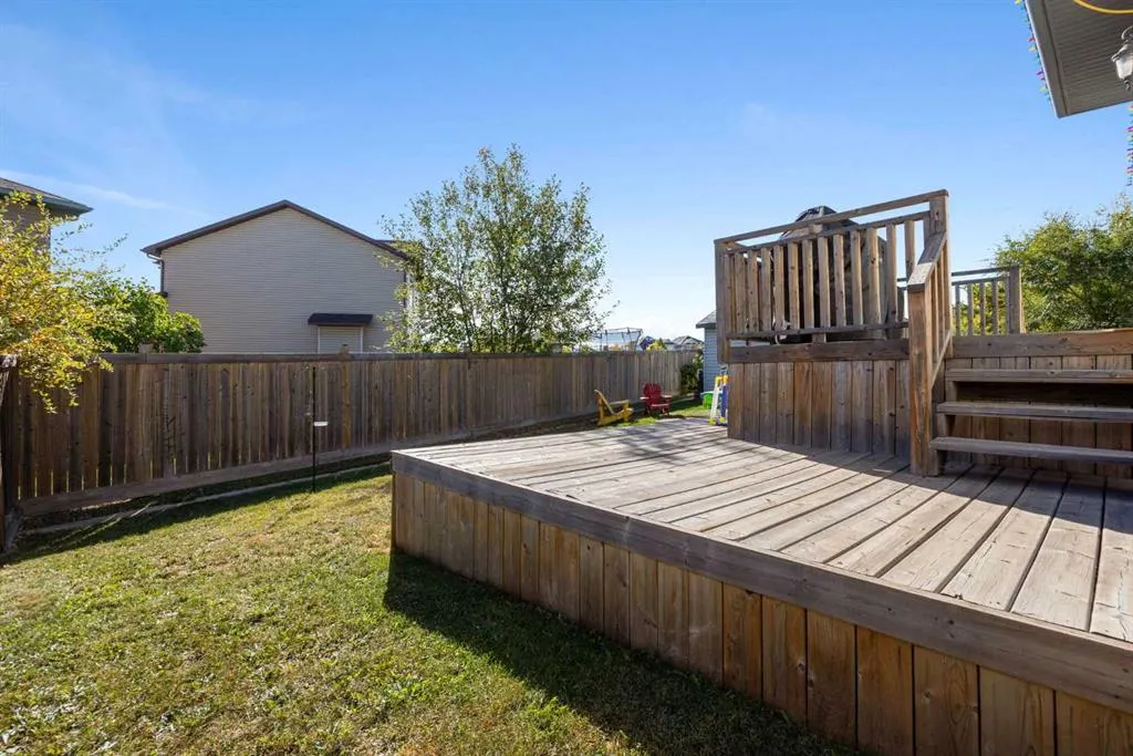 101 Red Lily Gate