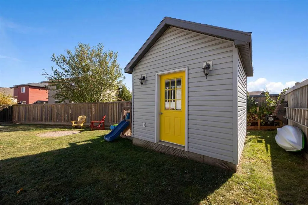 101 Red Lily Gate