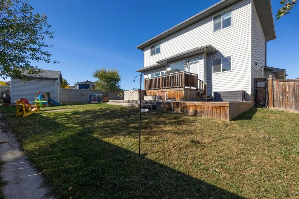 101 Red Lily Gate