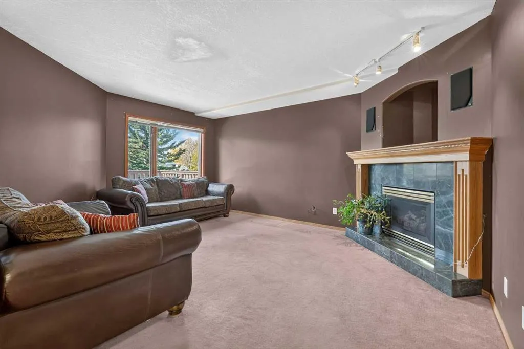 148 Sierra Madre Crescent SW