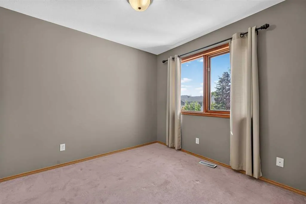 148 Sierra Madre Crescent SW