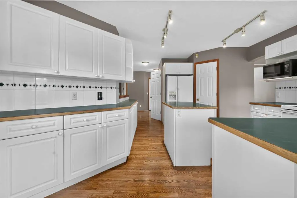 148 Sierra Madre Crescent SW
