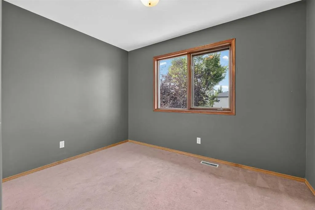 148 Sierra Madre Crescent SW