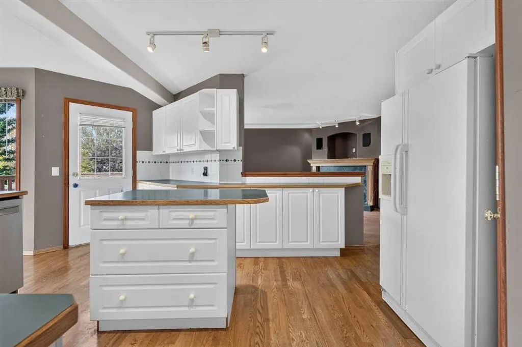 148 Sierra Madre Crescent SW