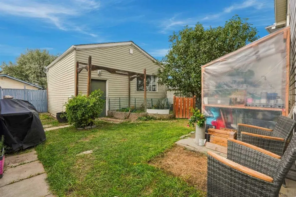 67 Martin Crossing Close NE