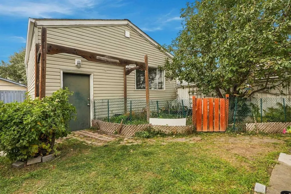 67 Martin Crossing Close NE