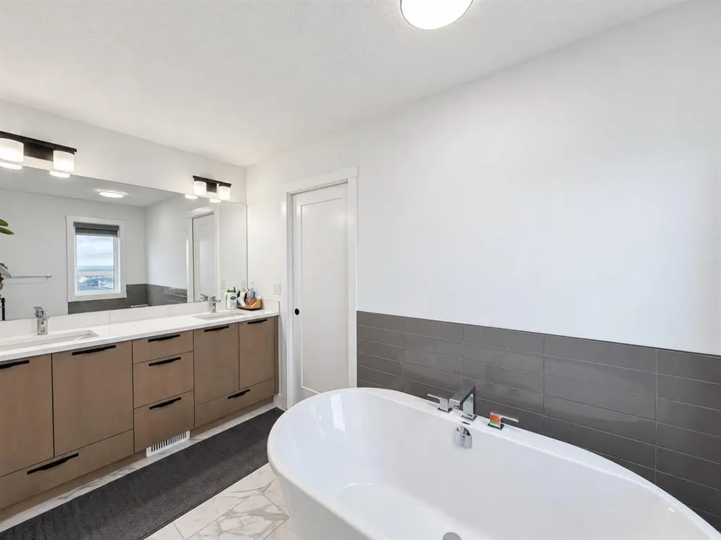 72 Calhoun View NE