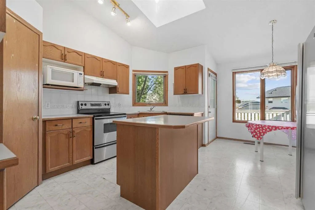 28 Harvest Oak Drive NE