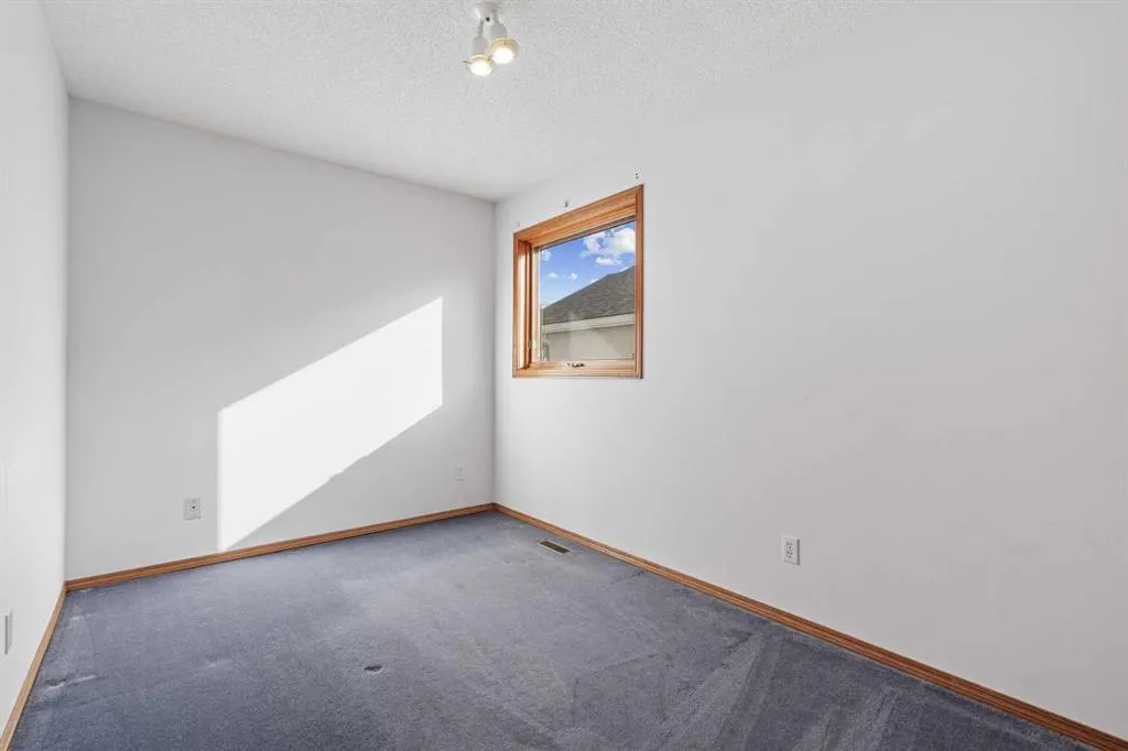 28 Harvest Oak Drive NE