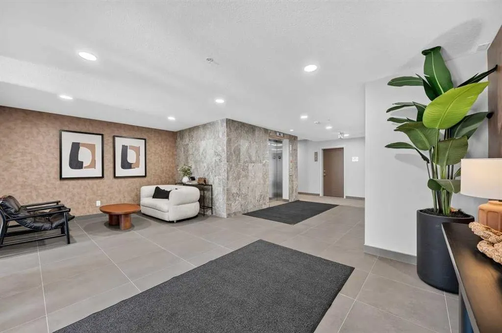 700 Shawnee Square SW #206