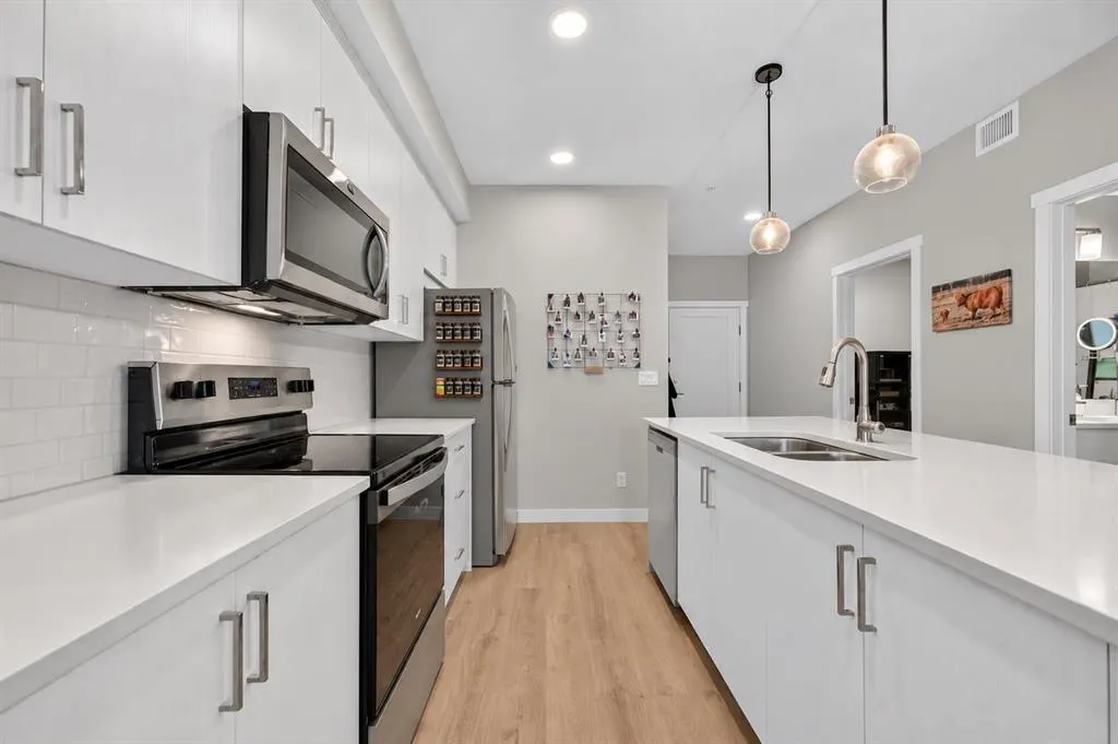 700 Shawnee Square SW #206