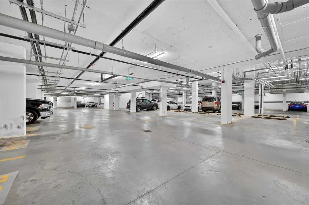 700 Shawnee Square SW #206