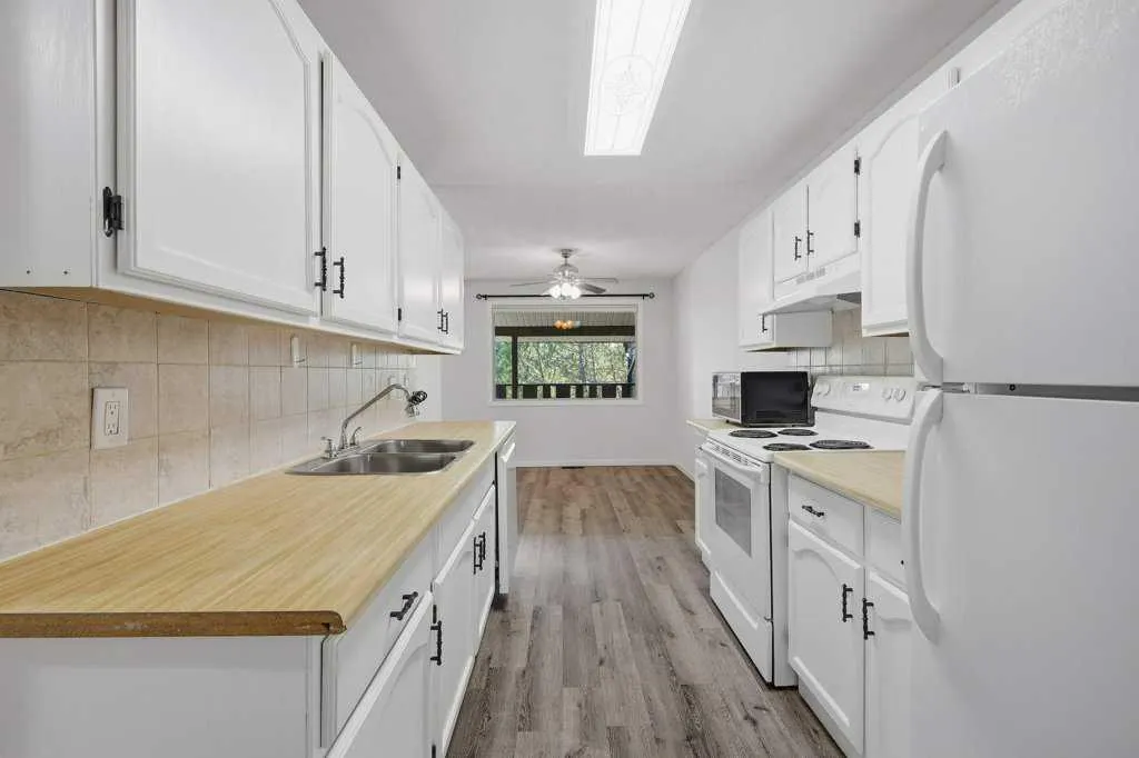 54 Bell Street #228