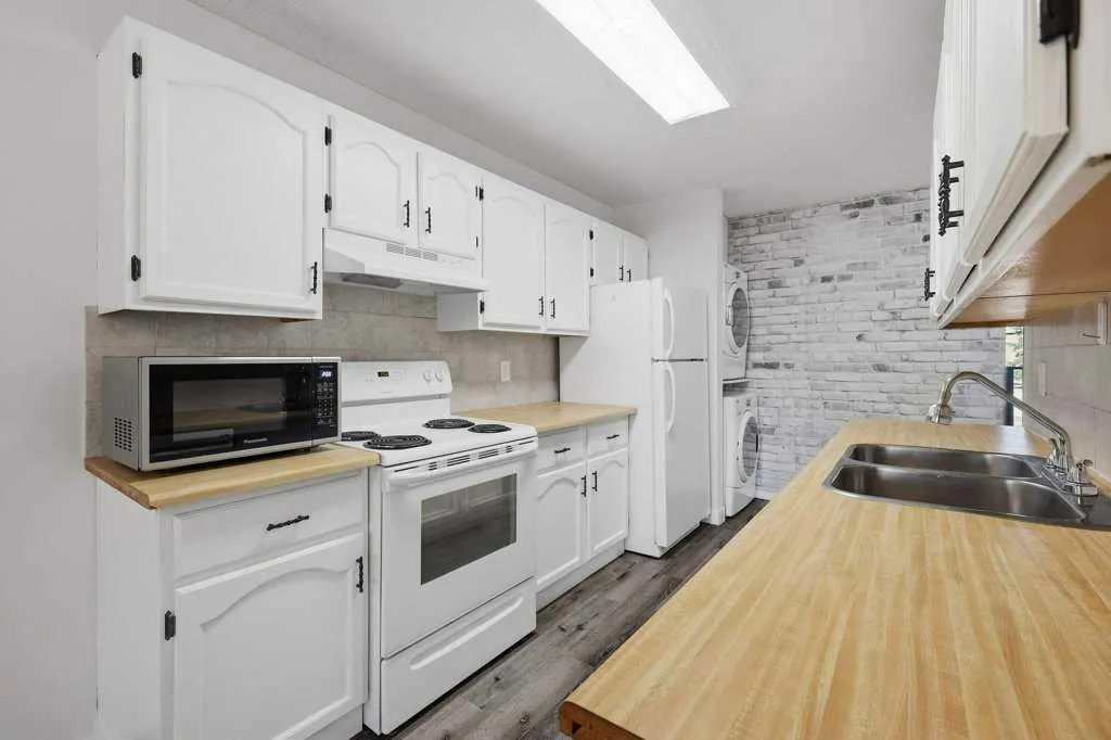 54 Bell Street #228