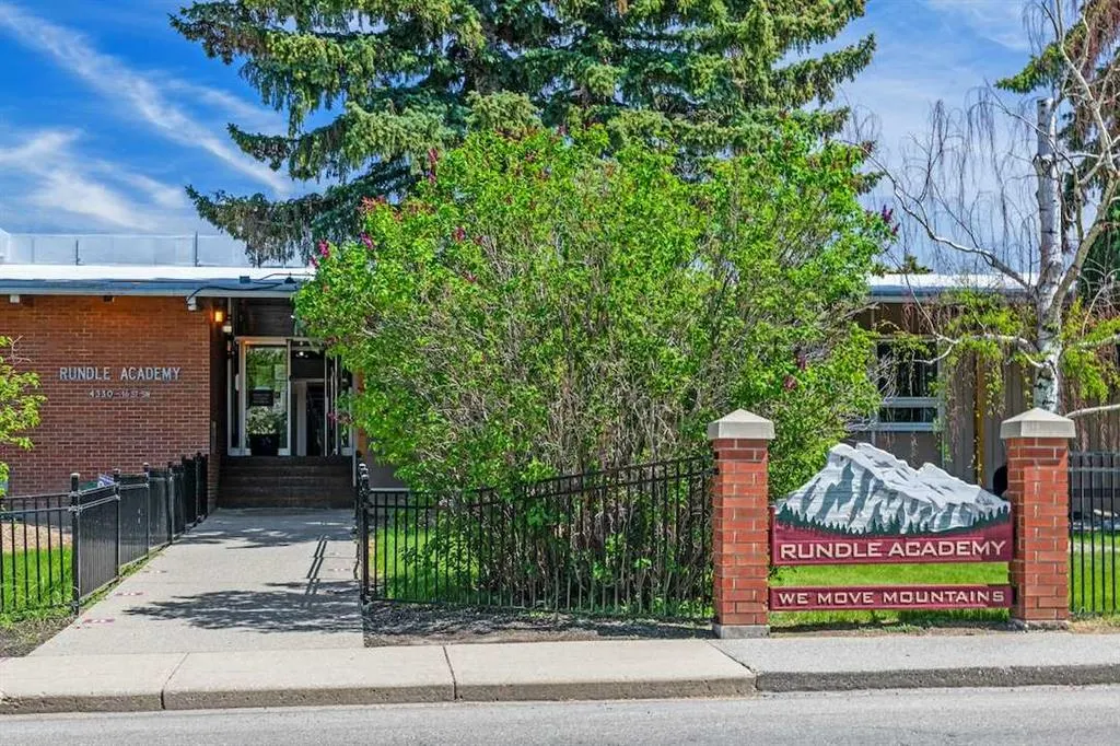 47 Langton Drive SW