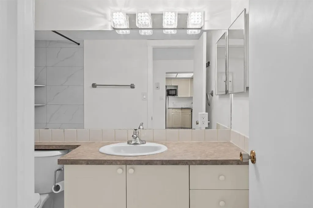1334 12 Avenue SW #208