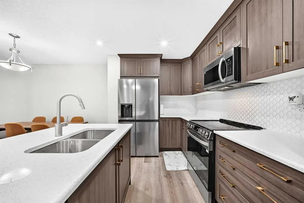 122 Yorkville Road SW