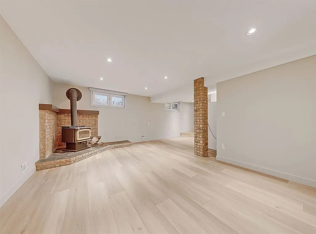 44 Granlea Place SW
