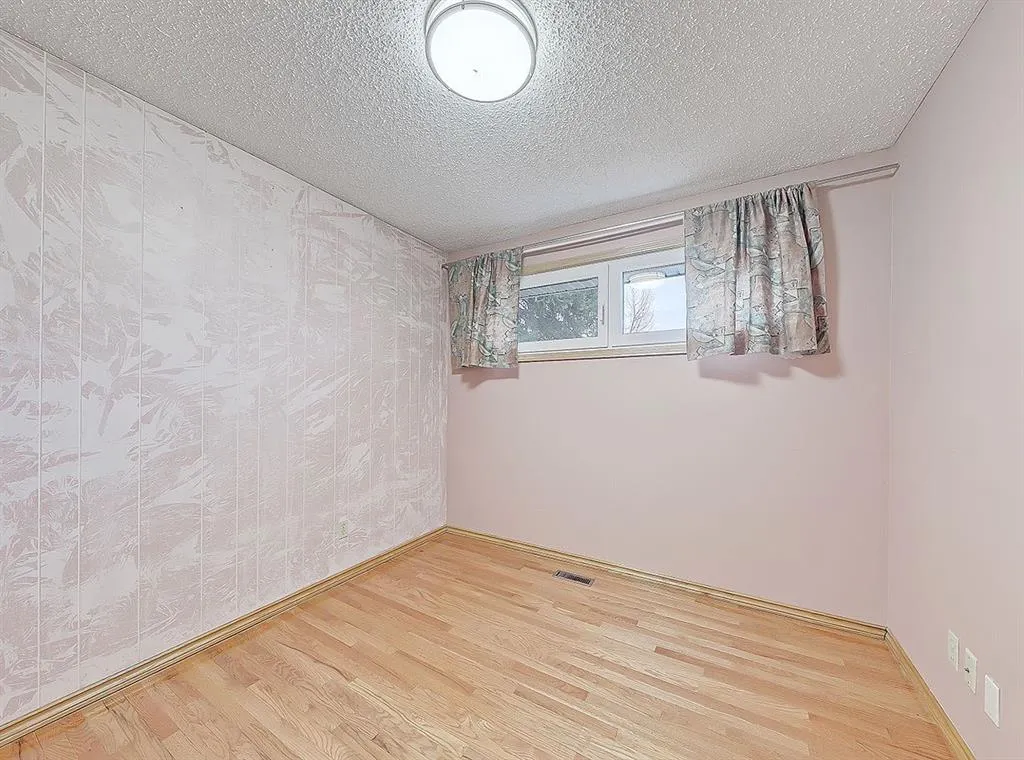 44 Granlea Place SW