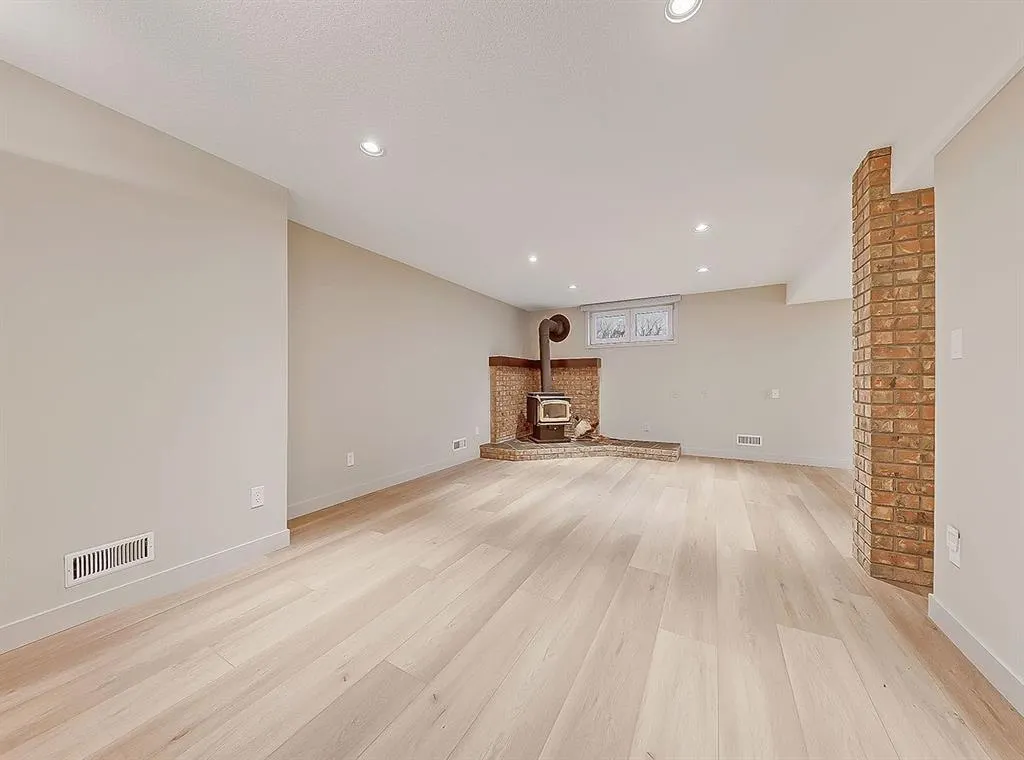 44 Granlea Place SW