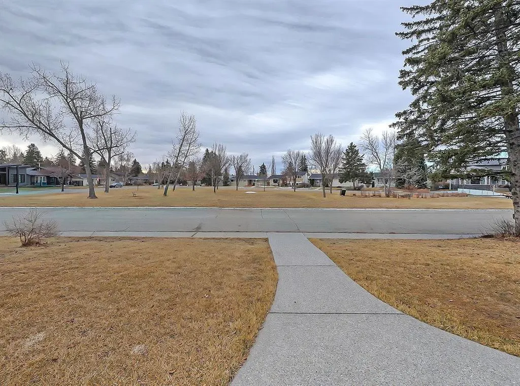 44 Granlea Place SW