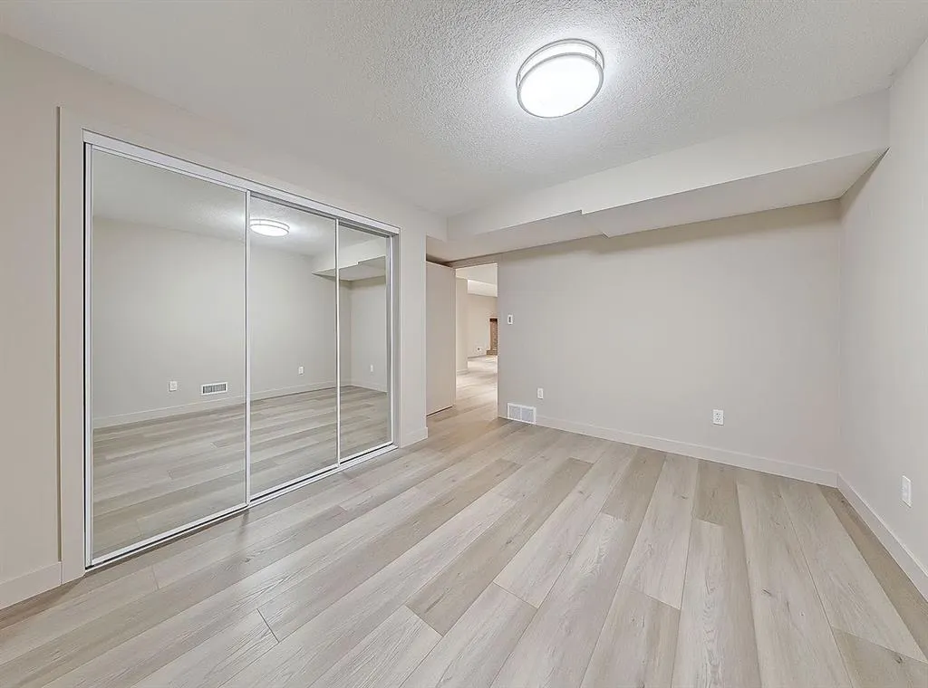 44 Granlea Place SW