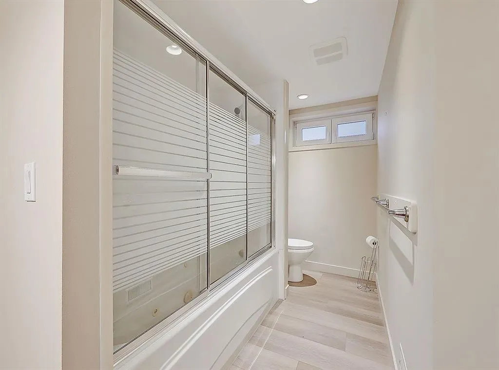 44 Granlea Place SW