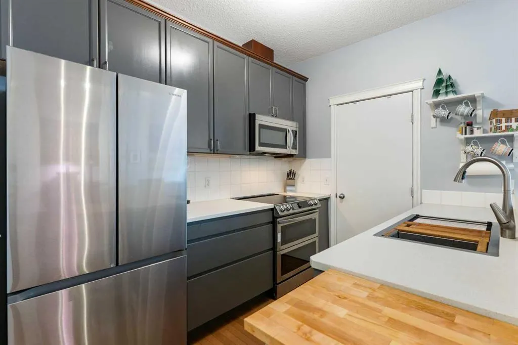 2001 34 Avenue SW #8