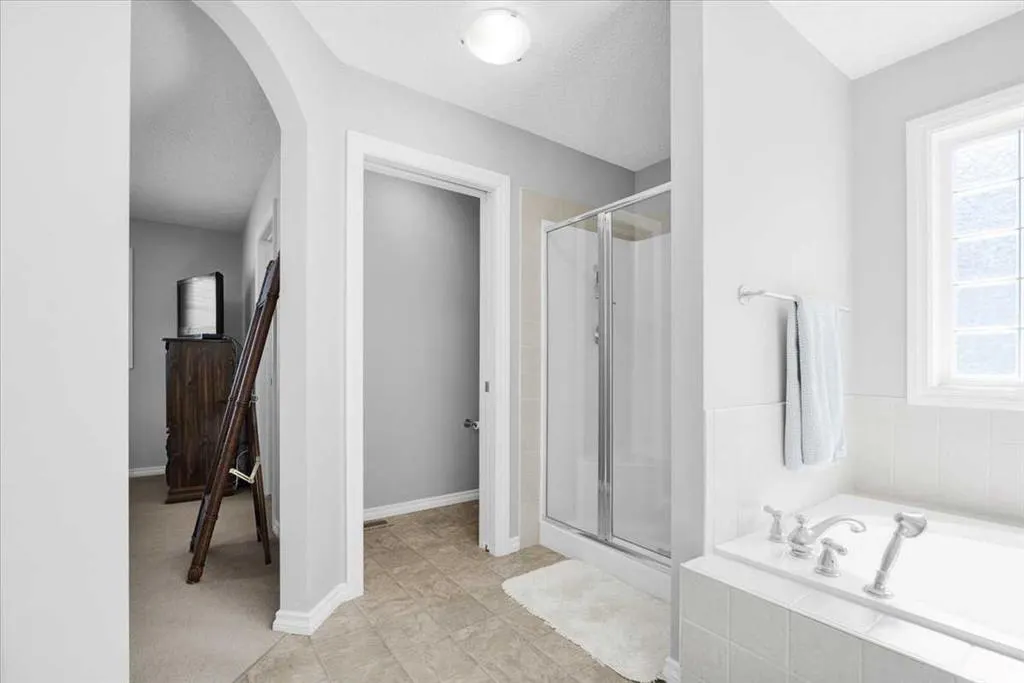 209 Crystal Green Point