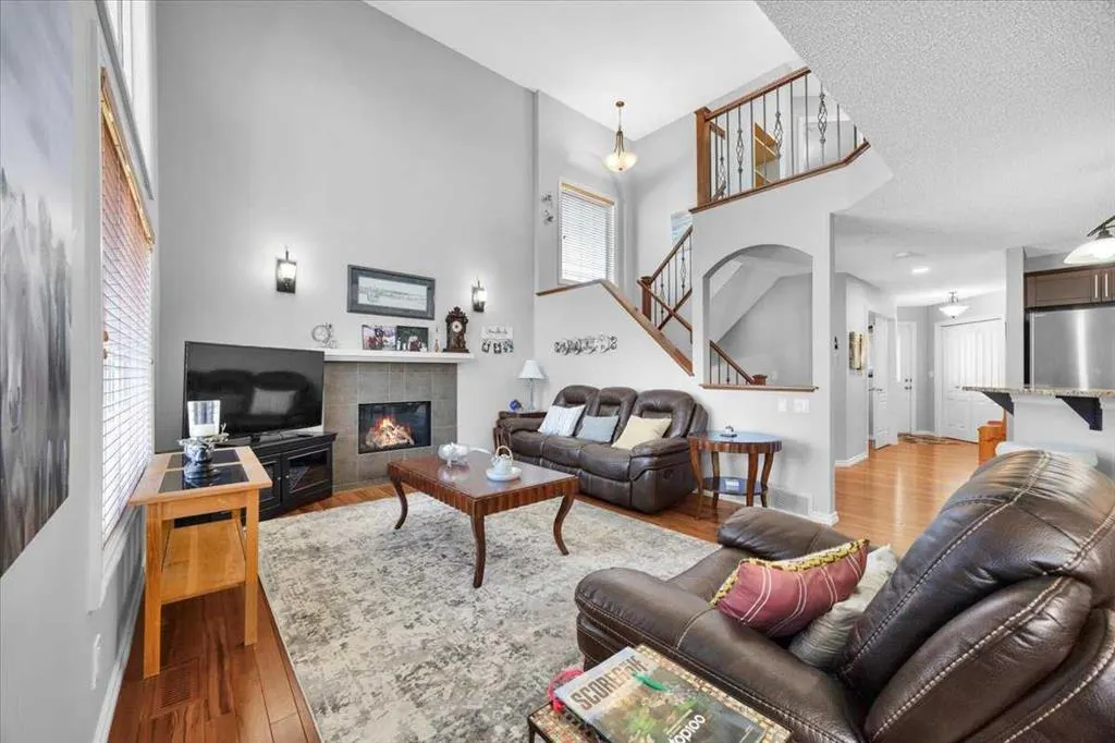 209 Crystal Green Point