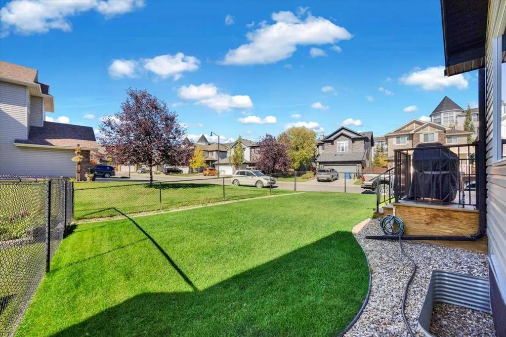 209 Crystal Green Point