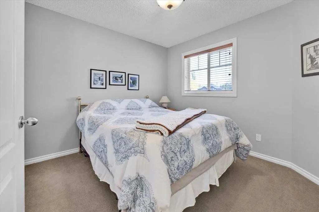 209 Crystal Green Point