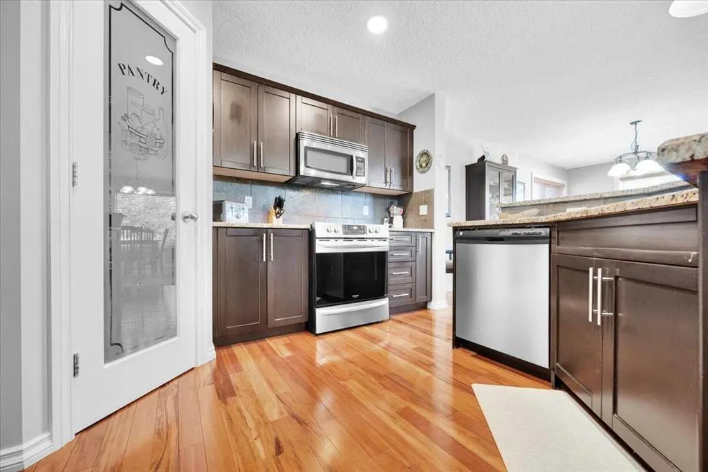 209 Crystal Green Point