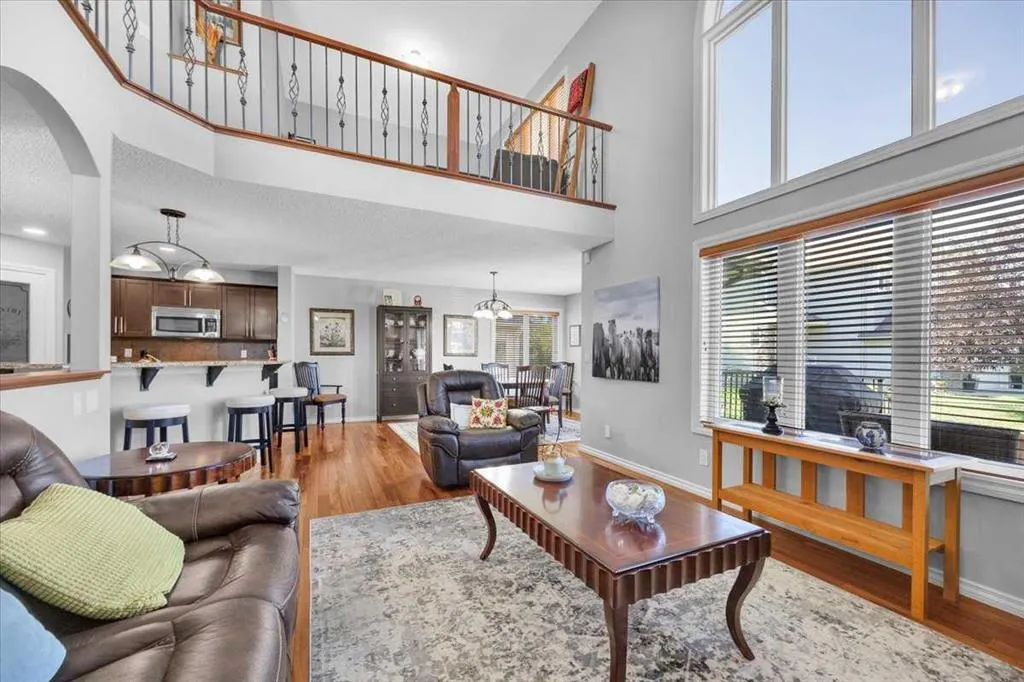 209 Crystal Green Point