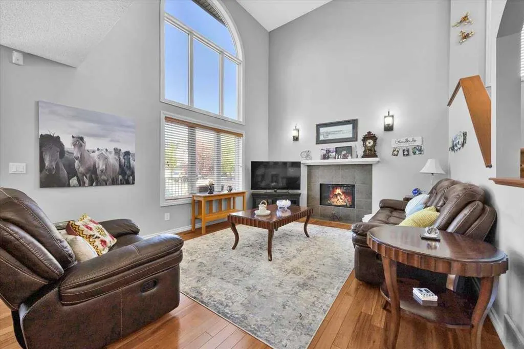 209 Crystal Green Point