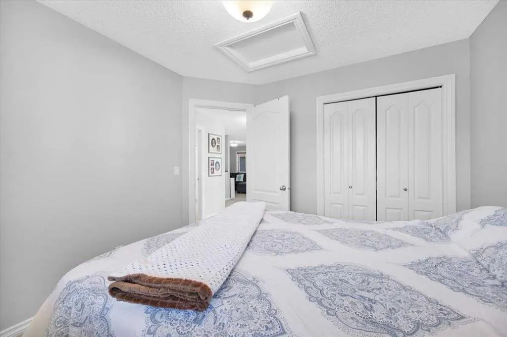 209 Crystal Green Point