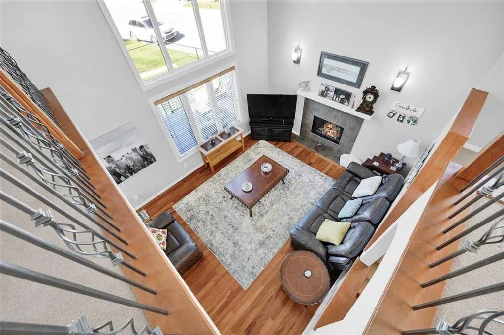 209 Crystal Green Point