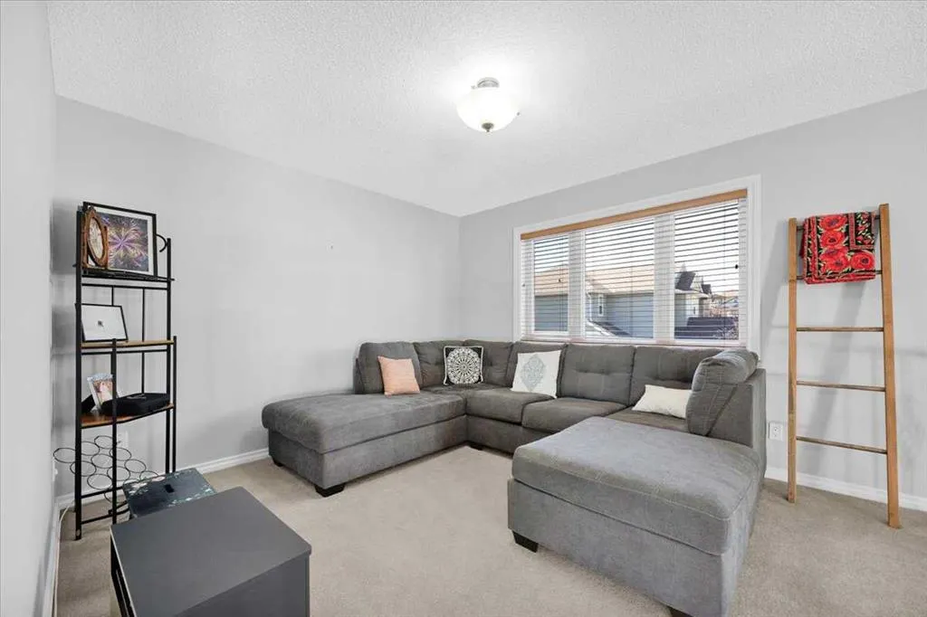 209 Crystal Green Point