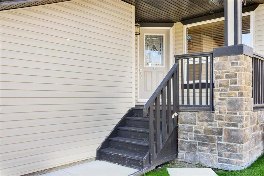 209 Crystal Green Point
