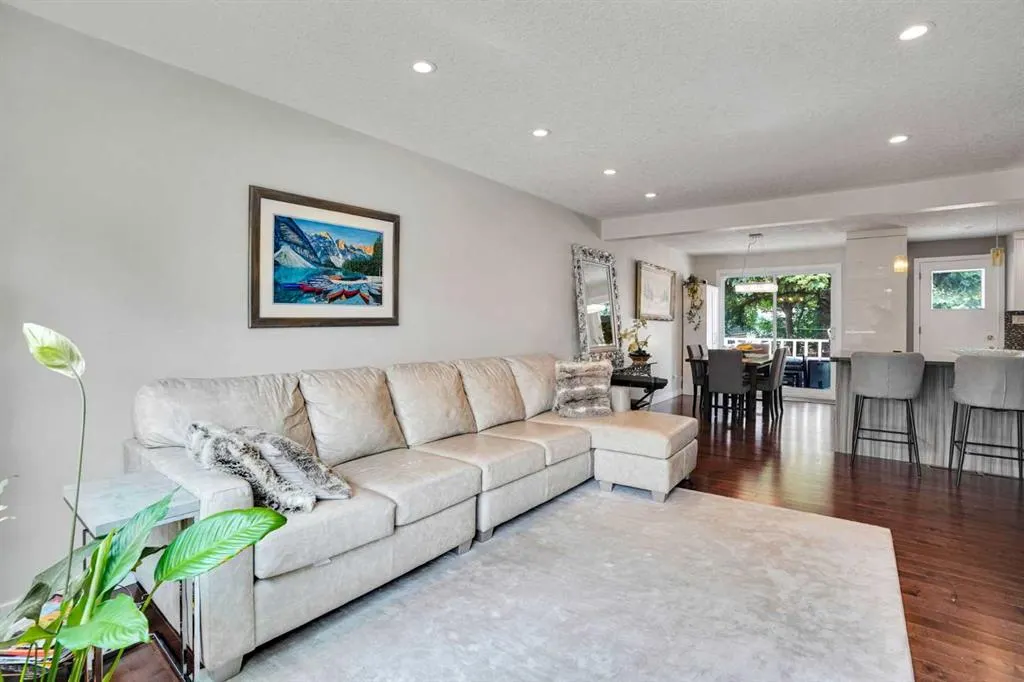 5212 Valiant Drive NW